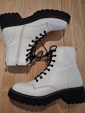 Madden Girl Carra White Lace-Up Combat Boots | Size 8.5